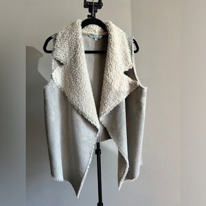 ⭐️ Nostalgia Faux Fur/Suede Vest | Size Medium